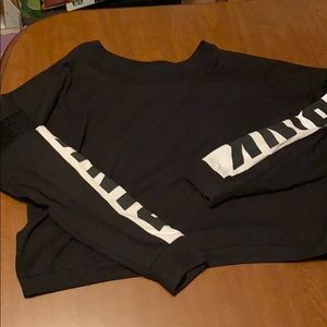 VS black long sleeve crop top